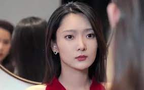 总裁夫人喜欢摆摊 第1集