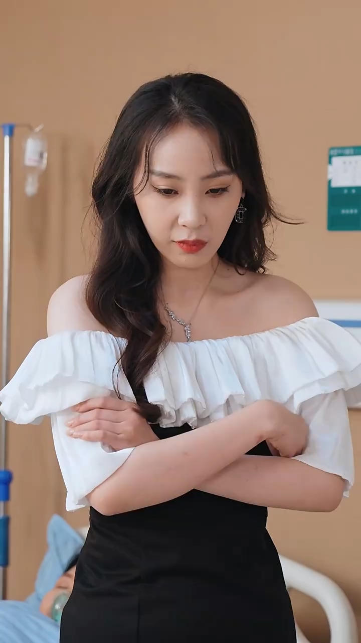 贬值之美女主播爱上我 第01集